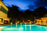 Vongdeuan Resort - Rooftop Pools