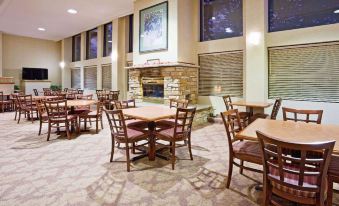 La Quinta Inn & Suites by Wyndham Appleton College Avenue