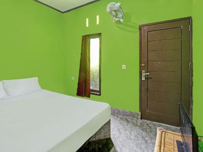 Hotel O Ashooy HomestayNearWisata Desa Sedau