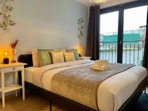 One Lux Stay near Fashion District