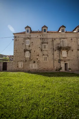 Top-Floor Apartment in Trogir Center