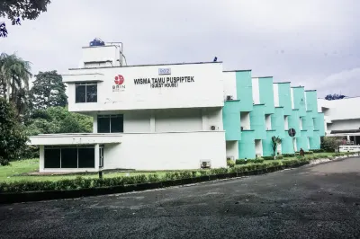 Puspiptek Residence Syariah Mitra RedDoorz Hotels near Wana Griya