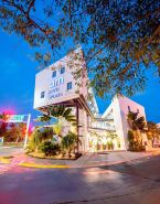 Am Hotel y Plaza