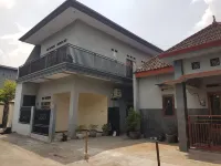 Selaras Kost Syariah Hotel dekat Kolam Renang Tirta Asri