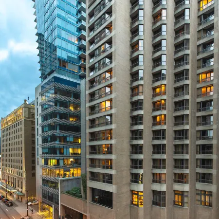 Metropolitan Hotel Vancouver Отели рядом с достопримечательностью «Обзорная площадка Ванкувер»