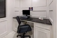 Super 8 by Wyndham League City/Kemah Area Hotels in League City