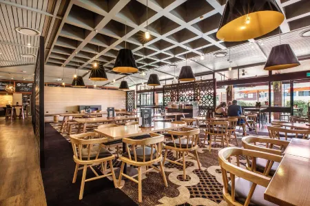 Nightcap at the Ranch Hotel Отели рядом с достопримечательностью «Университет Маккуори»