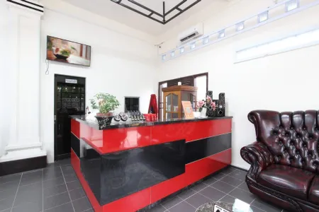 Jaka Homestay Отели в г. Sluke