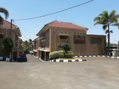 Sutan Raja Villa Kuningan Hotels near Ono LB Linggajati