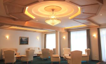 3. Hotel Sc..