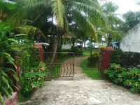 Roca Sambolo Getaway Villa Anyer Carita Các khách sạn ở Sukarame