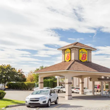 Super 8 by Wyndham Kelowna BC