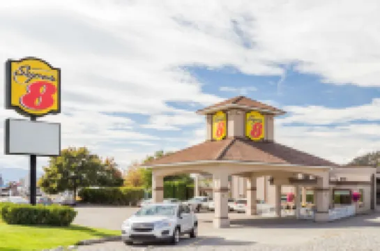 Super 8 by Wyndham Kelowna BC