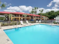Super 8 by Wyndham Defuniak Springs Hotels in DeFuniak Springs