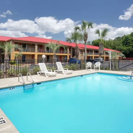Super 8 by Wyndham Defuniak Springs