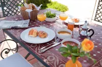 Kenzi Azghor - breakfast