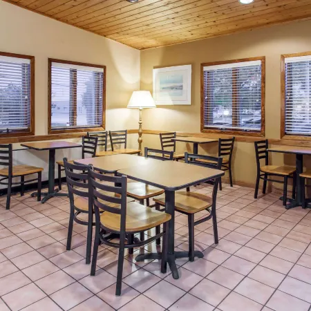 Days Inn by Wyndham West Allis/Milwaukee