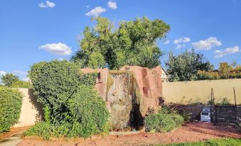 3 Mi to Lake Powell: Home w/ Patio & Waterfall