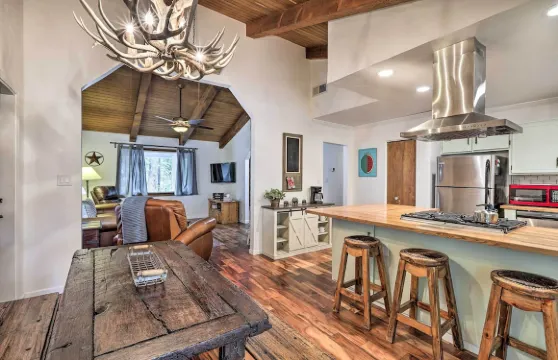 熱水浴缸和露台：蒙茲公園的寵物友好小屋！