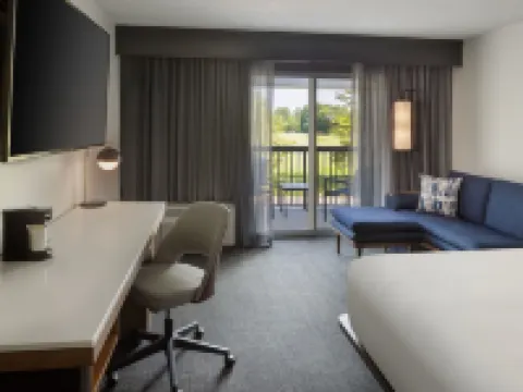 Courtyard Edison Woodbridge Hotels in Edison