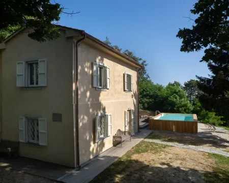 Lucrecia Hotels in Calci