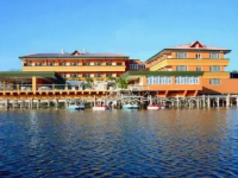 Peten Esplendido Hotel and Conference Center Отели в г. 