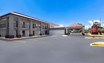 Red Roof Inn & Suites Statesboro - University