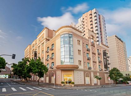 洛克菲勒斯拉維耶羅飯店