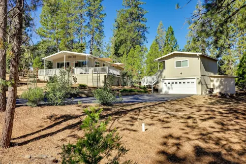 Groveland Vacation Rental w/ Private Deck & Grill!