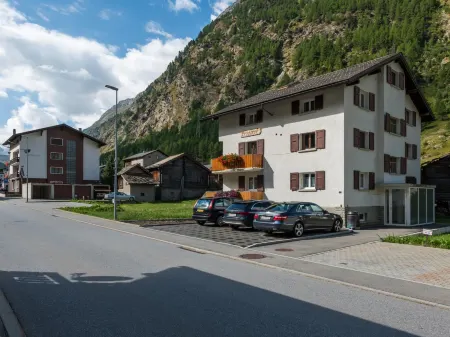 Haus Bergsonne Отели в г. Saas-Almagell