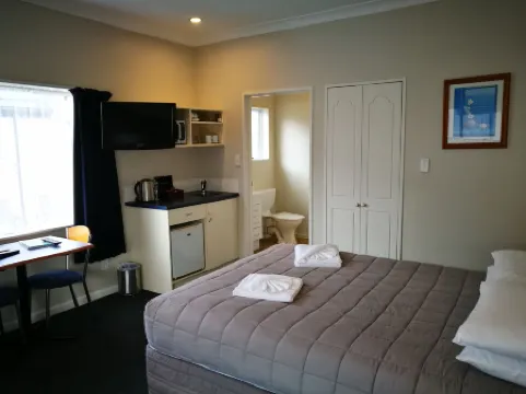 Airport Birches Motel