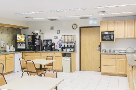 Lavissh Inn and Suites Отели рядом с достопримечательностью «Structures Brewing»