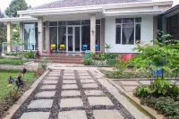 The Lavana Villa Marwah Puncak Hotels in Cisarua