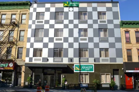 Quality Inn Near Sunset Park Отели рядом с достопримечательностью «Бруклинский ботанический сад»
