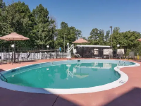 ハンプトン イン バイ ヒルトン チェスター サウス バミューダのホテル