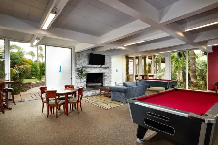 Newly Renovated, Walk to the Beach, Direct ocean view from Master and the Deck