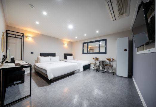 주차장 및 외부 시설 1