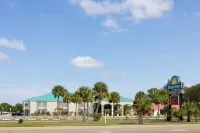 Days Inn & Suites by Wyndham Fort Pierce Midtown - parking