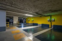 voco Paris - Porte de Clichy by IHG - parking