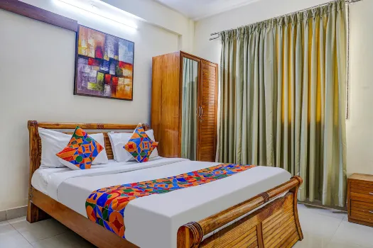 Fabhotel Grandeur Hotels near Navgrah Shani Mandir