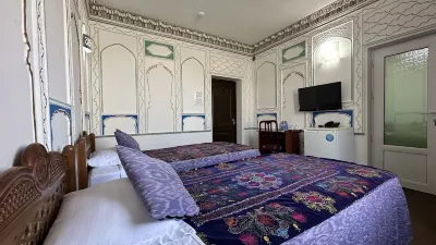 Minzifa Inn Các khách sạn gần Mullo Tursunjon Madrasah