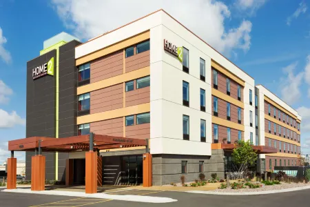 Home2 Suites by Hilton Fargo Отели рядом с достопримечательностью «Тандер Роуд»