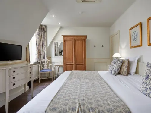 Pand 17 - Charming Guesthouse - Airport Shuttle