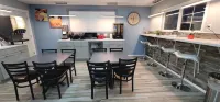 Dragonfly Inn & Suites - parking