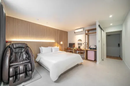 Changwon Jinhae Hotel Pri Berry Отели рядом с достопримечательностью «Yeojwacheon Stream»
