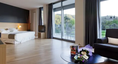 Hotel Món Sant Benet Отели в г. Bages