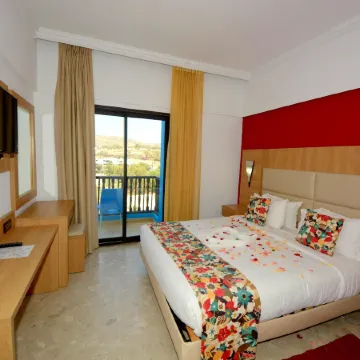 Oasis Hotel & Spa Отели рядом с достопримечательностью «Легзира»