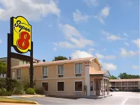 Super 8 by Wyndham Austin Downtown/Capitol Area - Motels