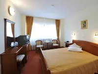 Hotel Moldova Hotel berhampiran Tiki Village