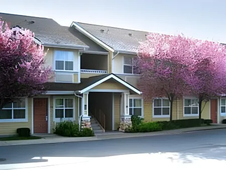 TownePlace Suites Seattle Southcenter Отели рядом с достопримечательностью «Holy Spirit Catholic Church»